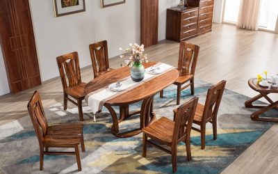 04 tables en chene massif adaptees pour une salle a manger