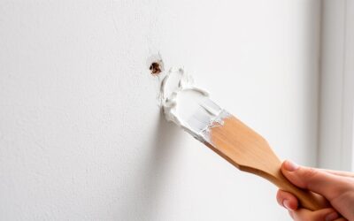 Comment reboucher un trou dans le plâtre ? 4 astuces pour une réparation parfaite entre traditionnel et moderne